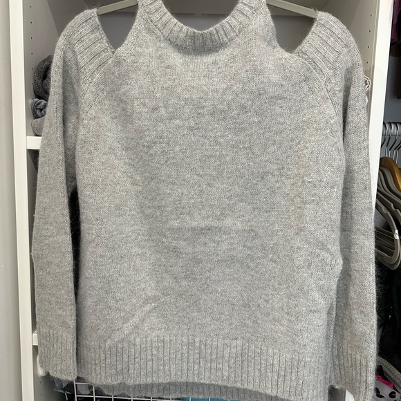 JOA Sweater - Picture 2 of 7